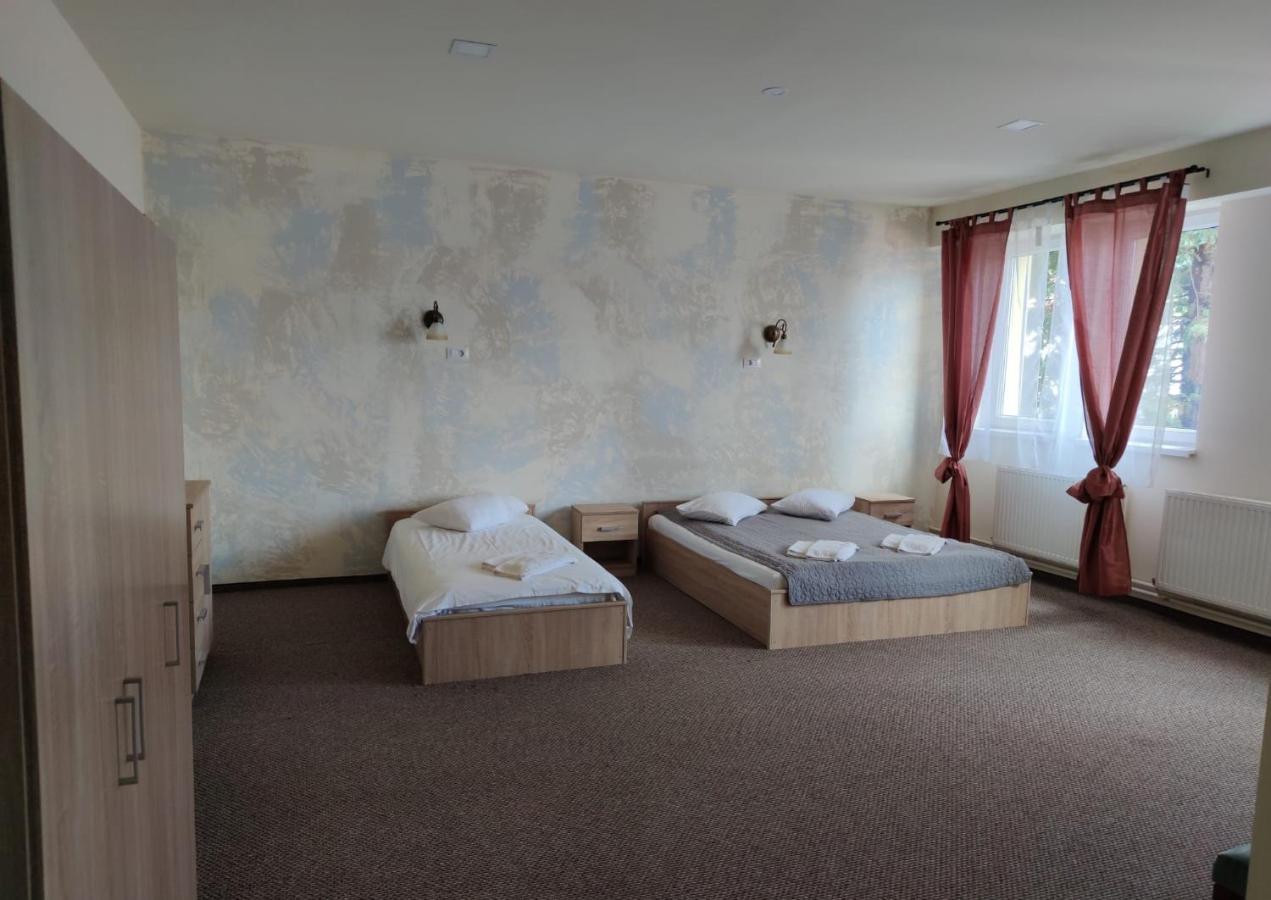 Hotel Astra บราชอฟ ภายนอก รูปภาพ