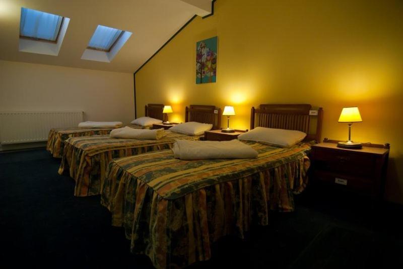 Hotel Astra บราชอฟ ภายนอก รูปภาพ