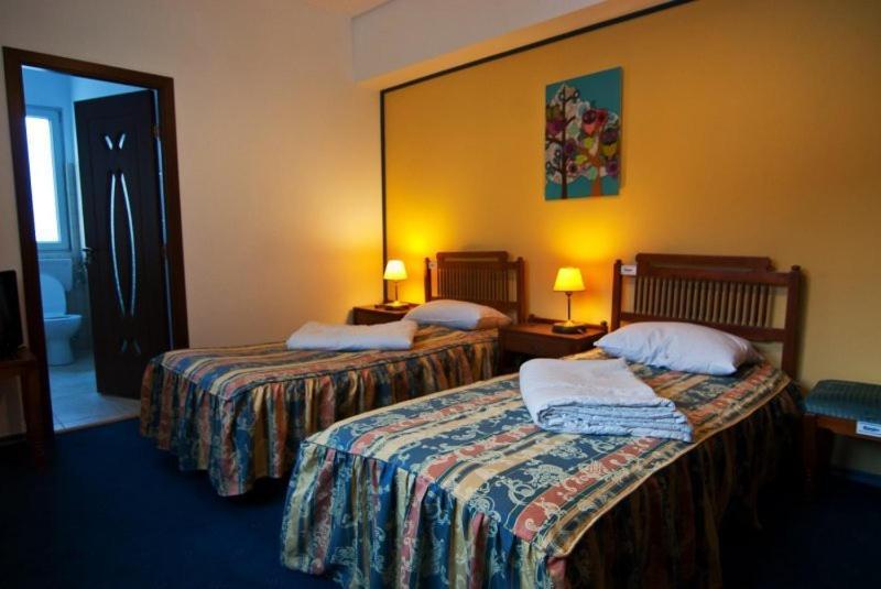 Hotel Astra บราชอฟ ภายนอก รูปภาพ