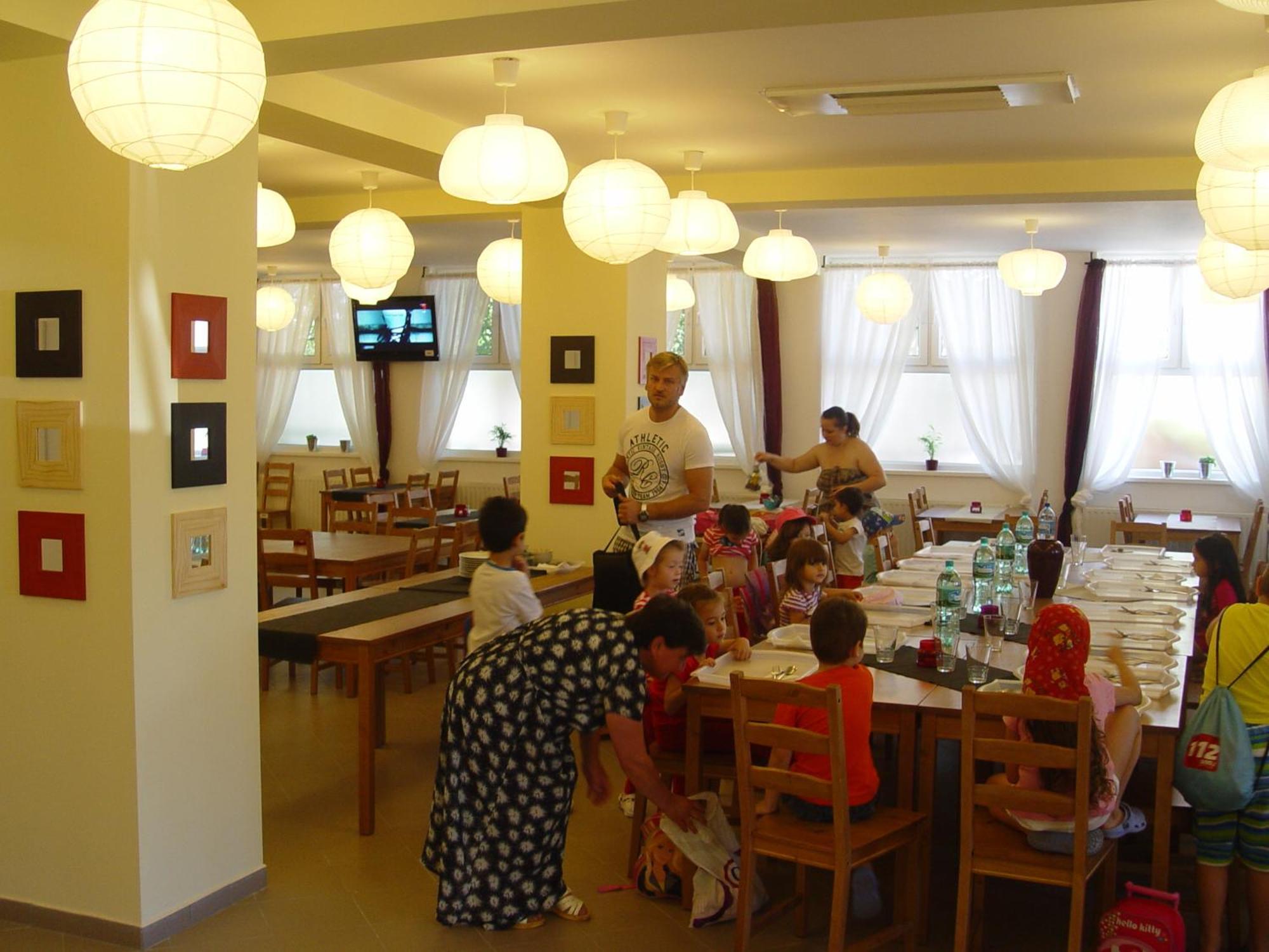Hotel Astra บราชอฟ ภายนอก รูปภาพ