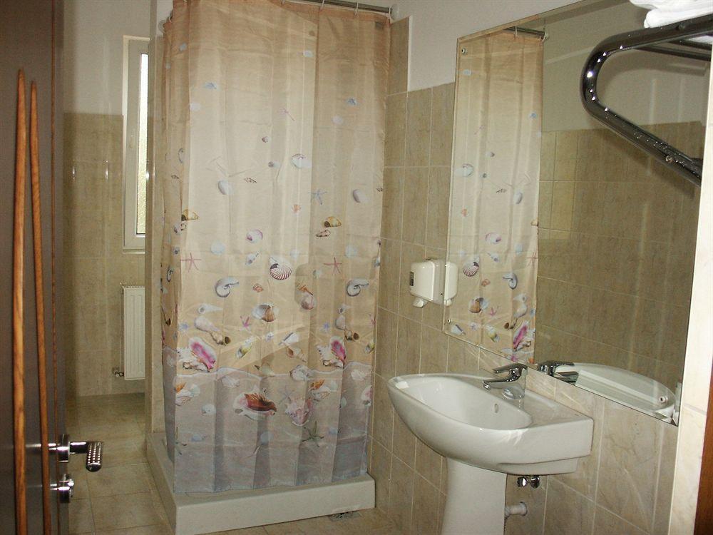 Hotel Astra บราชอฟ ภายนอก รูปภาพ